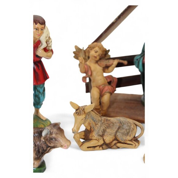 Vintage Hand-Painted Nativity Scene Set 12-Piece Christmas Décor Figures & Wood - Picture 5 of 12